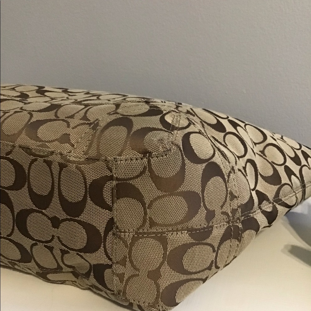 👜 EUC Coach Bleeker Signature Tote Large Bag. 👜 - Picture 4 of 8
